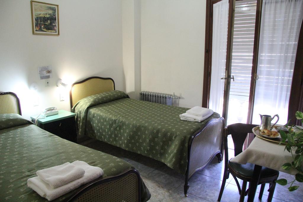 Hotel Touring Club Trelew Buitenkant foto